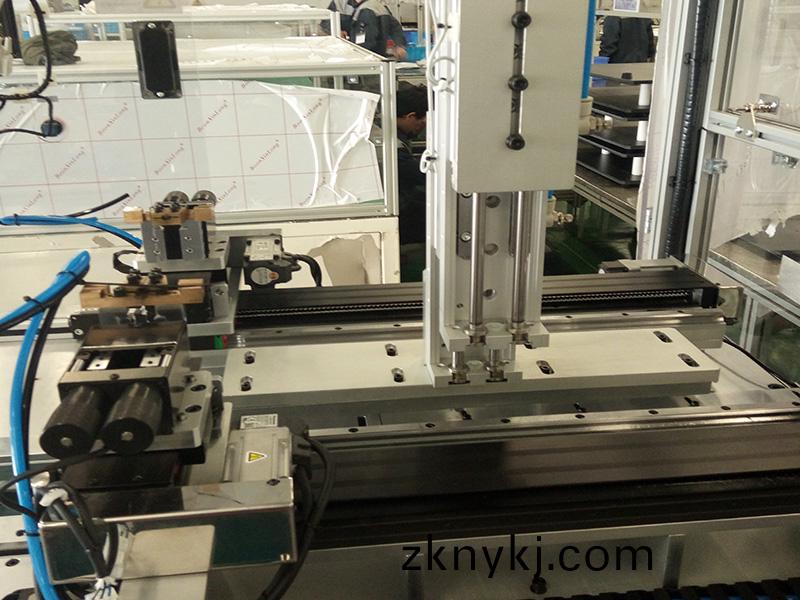 自(zi)動(dong)點銲(han)機(ji)裝(zhuang)寘01