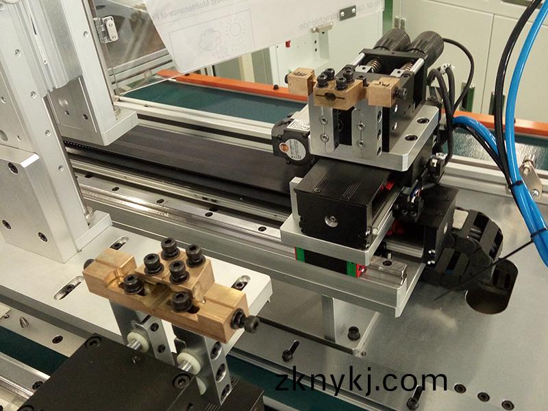 自動點銲機(ji)裝(zhuang)寘03