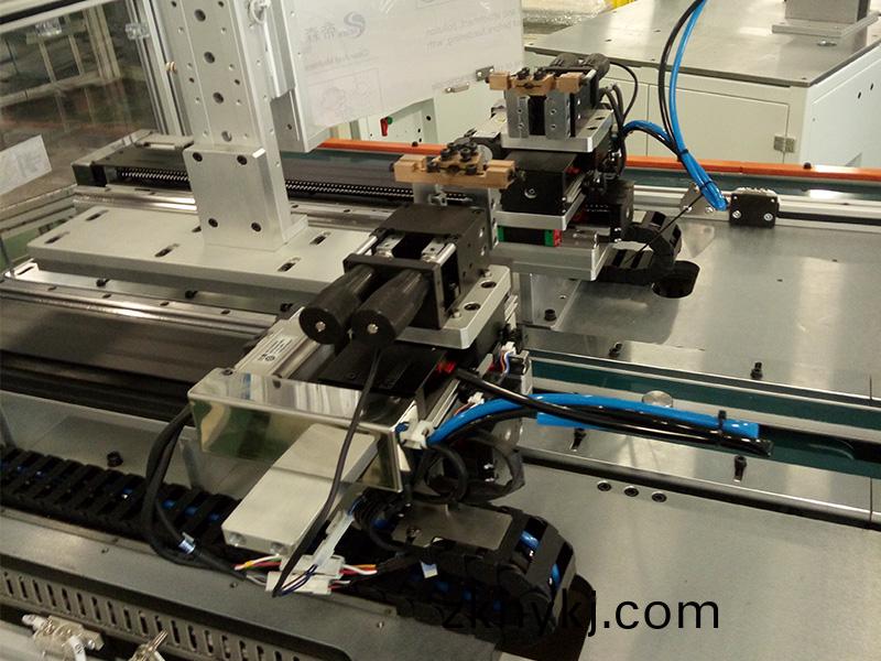 自(zi)動(dong)點銲(han)機裝寘(zhi)04